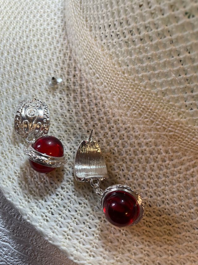 Pendientes con grandes gemas rojas Turkos