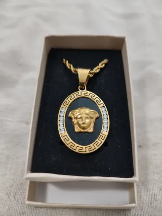 Colgante Acero Inoxidable Medusa Negro Dorado