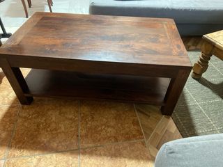 Mesa de centro de madera oscura