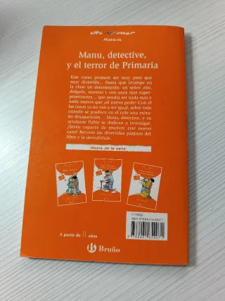Manu, detective, y el terror de Primaria (Spani...