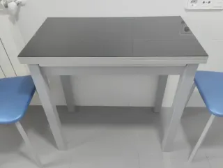 Mesa de cocina abatible.