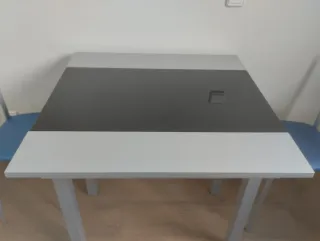 Mesa de cocina abatible.