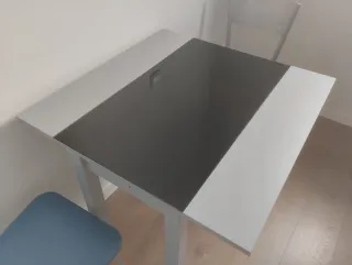 Mesa de cocina abatible.