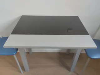 Mesa de cocina abatible.