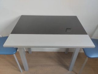 Mesa de cocina abatible.