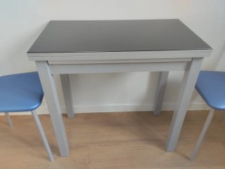 Mesa de cocina abatible.