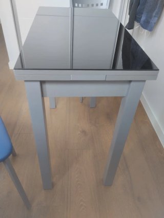 Mesa de cocina abatible.