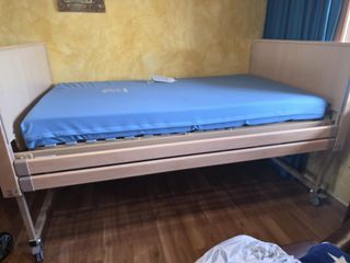 Cama ortopédica con colchón viscoelástico