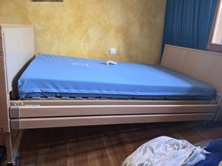 Cama ortopédica con colchón viscoelástico