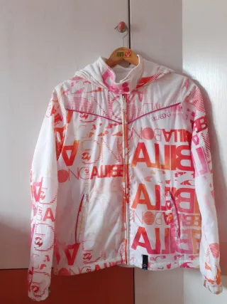 Cazadora Billabong blanca con estampado