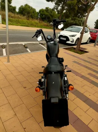 Harley Davidson Iron 883 Negra