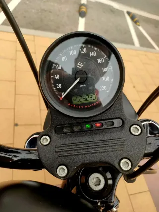 Harley Davidson Iron 883 Negra