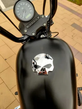 Harley Davidson Iron 883 Negra