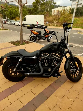 Harley Davidson Iron 883 Negra