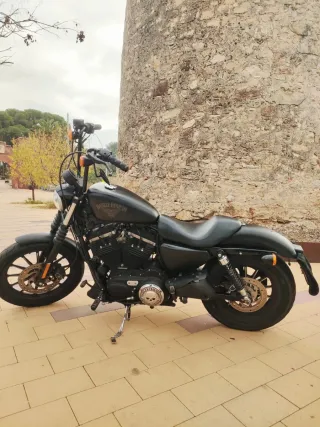 Harley Davidson Iron 883 Negra