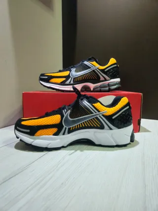 Nike Vomero 5 Scarpe Uomo Nero Giallo