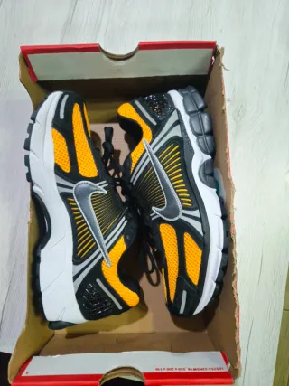 Nike Vomero 5 Scarpe Uomo Nero Giallo