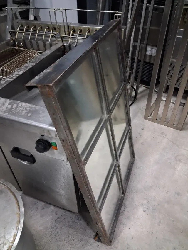 Espejo decorativo con marco metálico