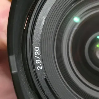 Objetivo Sony SAL20F28