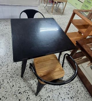 MESA DE METAL NEGRA + SILLAS JUVENIL
