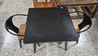 MESA DE METAL NEGRA + SILLAS JUVENIL