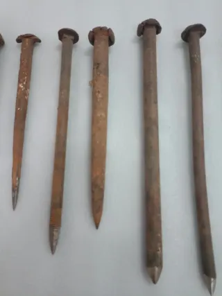 Clavos de forja antiguos