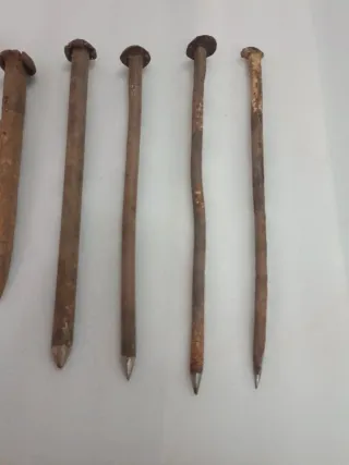 Clavos de forja antiguos