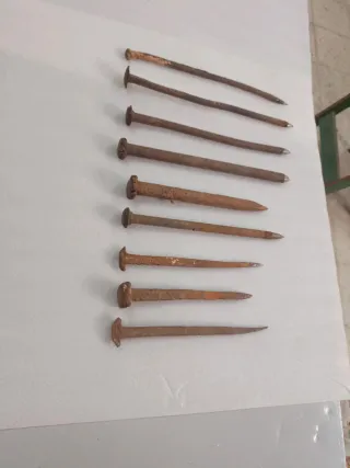 Clavos de forja antiguos