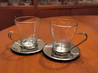 Tazas de café italianas de vidrio y metal