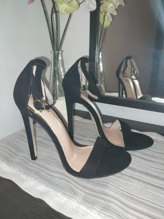 Sandalias tacón alto negras