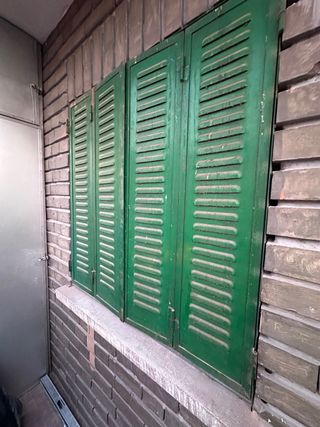 Contraventanas de hierro de lamas verdes