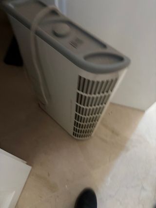 Estufa eléctrica gris y blanca
