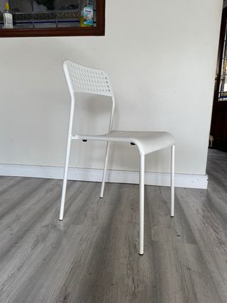 8 Sillas cocina blancas metal y plástico.