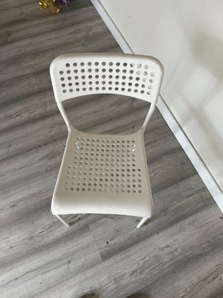 8 Sillas cocina blancas metal y plástico.