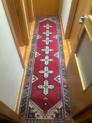 Tappeto da corridoio rosso e blu