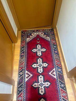 Tappeto da corridoio rosso e blu