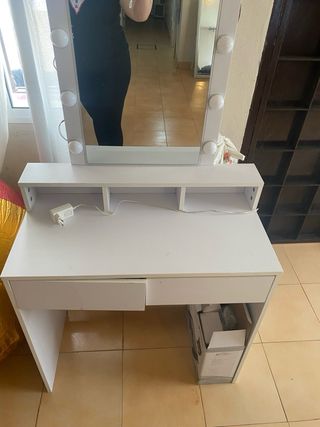 Tocador blanco en buen estado Negociable