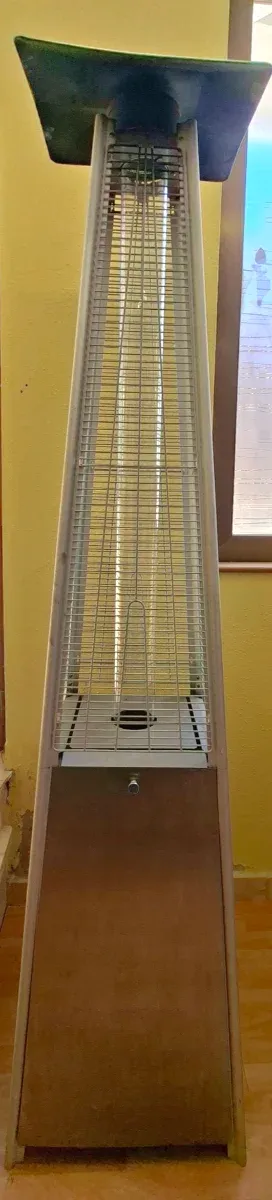 Estufa de gas tipo seta para exterior.