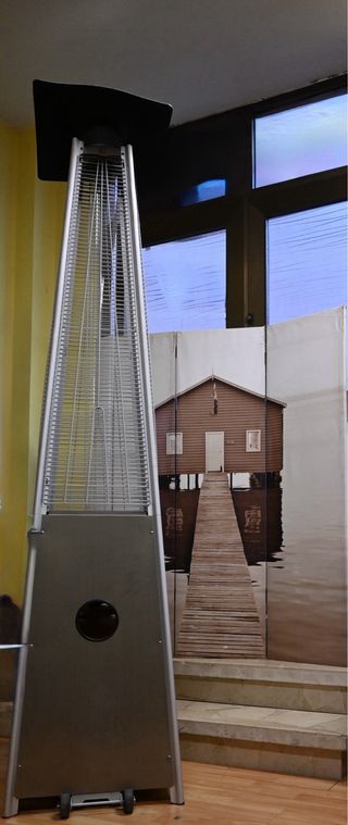 Estufa de gas tipo seta para exterior.