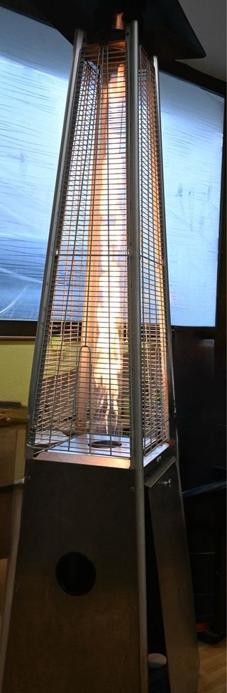 Estufa de gas tipo seta para exterior.