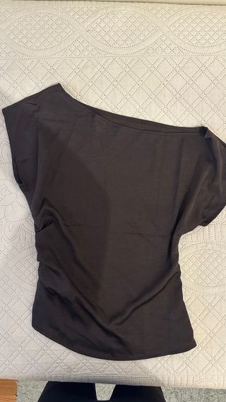 Top marrón chocolate , asimétrico , talla S
