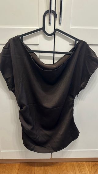 Top marrón chocolate , asimétrico , talla S