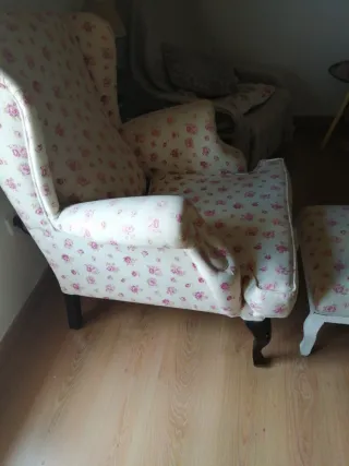 Poltrona e sgabello vintage, stile shabby chic