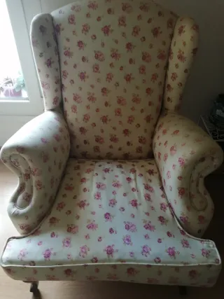 Poltrona e sgabello vintage, stile shabby chic