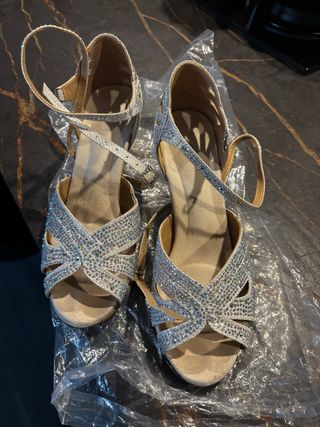 Zapatos de baile latino plateados