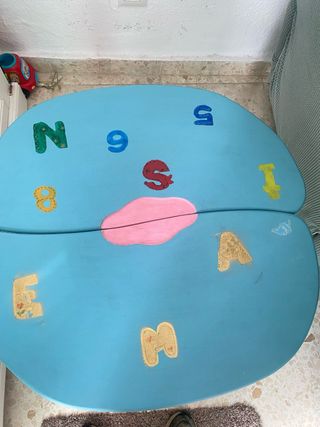 Mesa infantil de madera, azul con letras y números