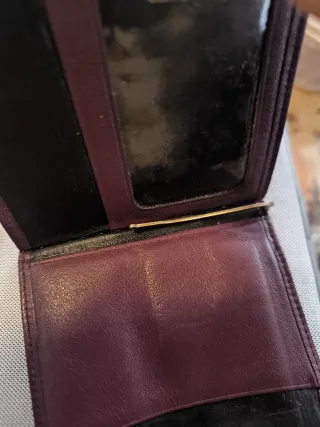 Cartera de cuero morado Omega