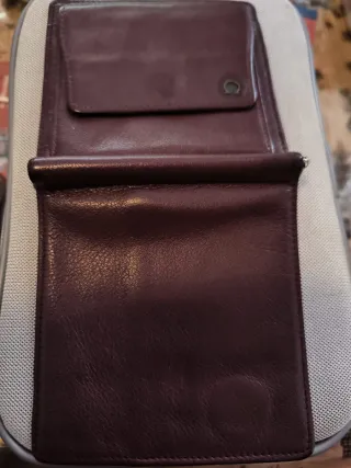 Cartera de cuero morado Omega