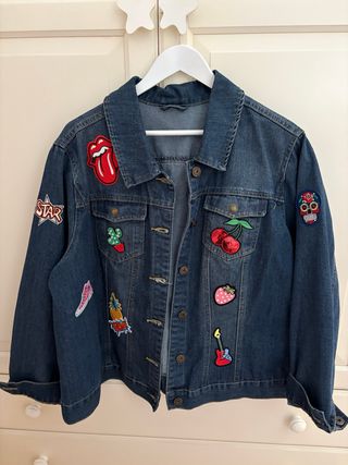 Cazadora vaquera con parches