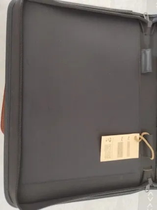 Cartera porta documentos negra y marrón